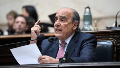 Photo of Francos aseguró que Milei no dará marcha atrás con los decretos que rechazó Diputados