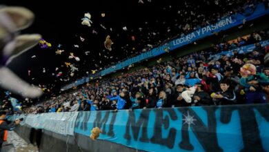 Photo of Tras una lluvia de juguetes de peluche por el Día del Niño, Belgrano venció a Banfield en Córdoba