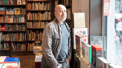 Photo of Javier Peña: “Hay escritores que tienen vidas más fascinantes que sus libros”