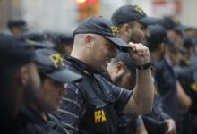 Photo of Cuánto gana el personal de la Policía Federal en agosto tras el aumento confirmado