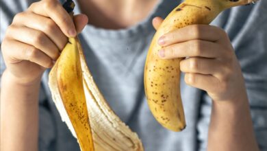 Photo of El inesperado uso de las cáscaras de banana con vinagre que se volvió tendencia