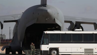 Photo of El plan de Trump para detener inmigrantes en bases militares: abren el centro más grande del país en Fort Bliss