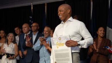 Photo of La comunidad latina que Eric Adams conquista mientras busca su reelección en las elecciones de Nueva York