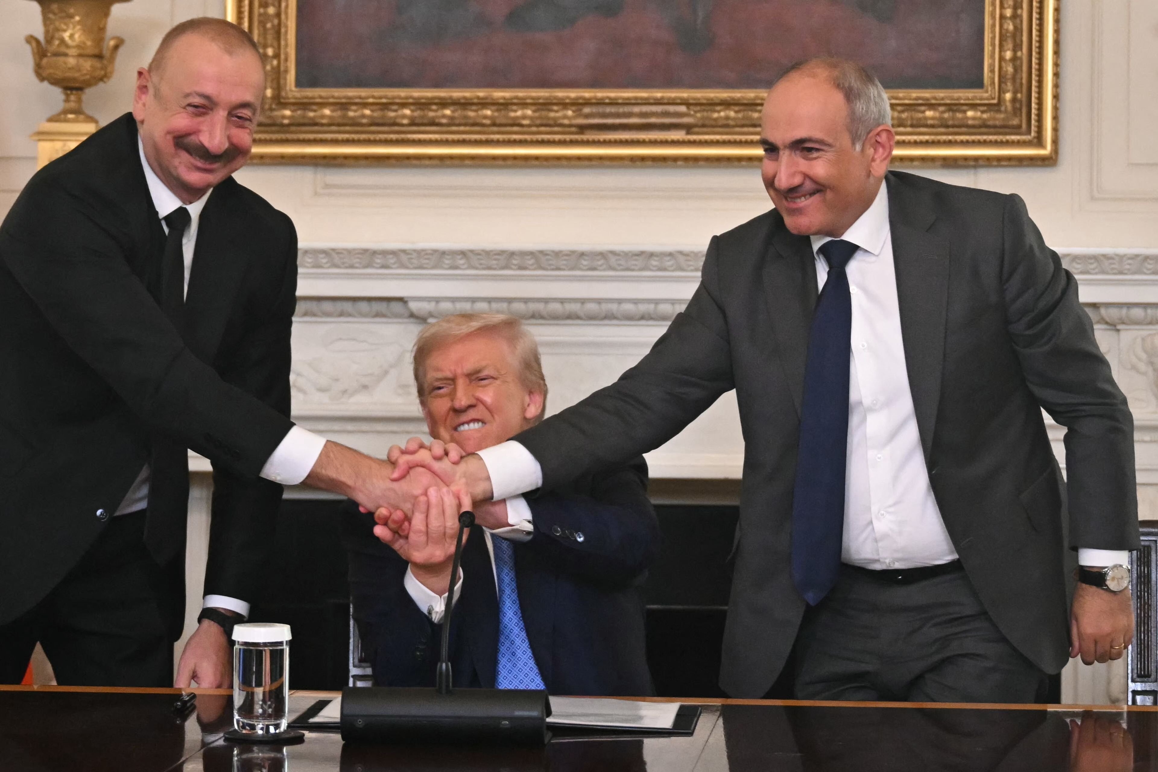Photo of Tras décadas de conflicto, Trump firma un acuerdo de paz entre Azerbaiyán y Armenia en la Casa Blanca