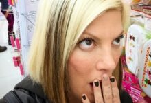 Photo of Tori Spelling y un macabro hallazgo en un lujoso hotel de Canadá: “¡De quién es ese dedo!“