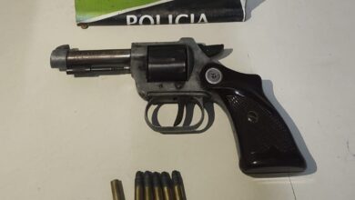 Photo of Reaccionó a los tiros: hombre de 88 años frustró robo en su casa y quedó sin arma porque no tenía los papeles