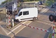 Photo of Choque a alta velocidad en Polonia: quedó atrapado en las vías, lo atropelló un tren y se salvó por un detalle insólito