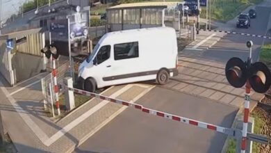 Photo of Choque a alta velocidad en Polonia: quedó atrapado en las vías, lo atropelló un tren y se salvó por un detalle insólito