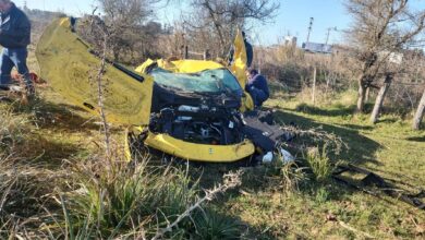 Photo of San Vicente: chocó en una rotonda, destruyó una Ferrari de un millón de dólares y salió caminando