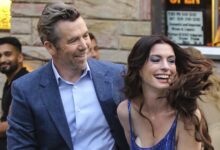 Photo of Quién es Patrick Brammall, el galán australiano que va a enamorar a Anne Hathaway en El diablo viste a la moda 2