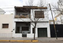 Photo of Ventanas cerradas, timbres sin respuesta: en Coghlan nadie quiere hablar del cadáver en la casa de al lado de la de Cerati