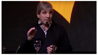 Photo of La audaz jugada de Luis Caputo para bajar la tasa, que podría volver a impulsar el precio del dólar